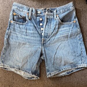 Levi’s mid thigh length shorts